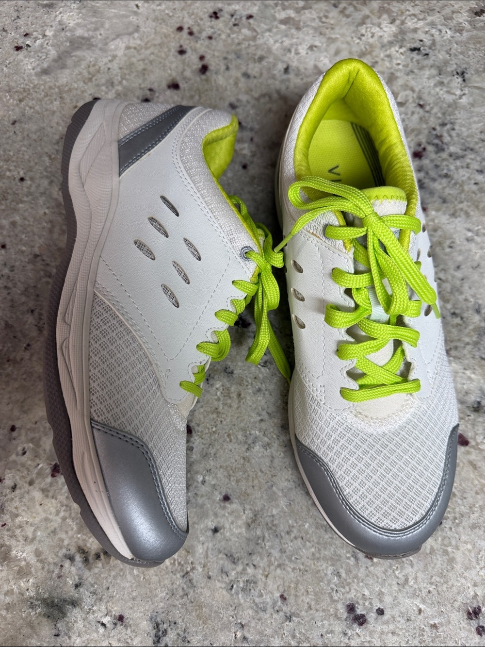 New VIONIC VENTURE White Green Neon Walking Active Sneaker Orthaheel Shoes 9W